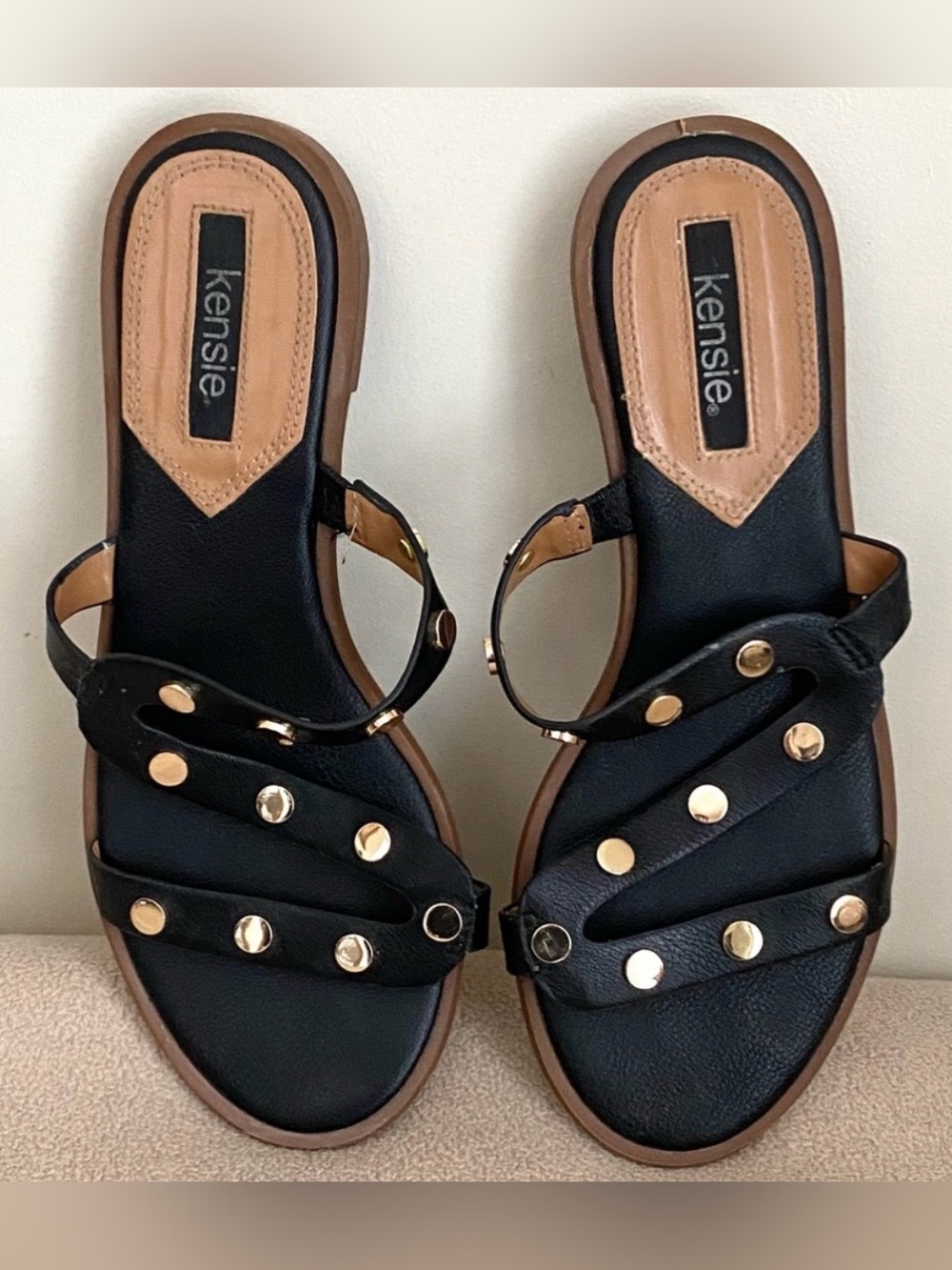 Kensie Mimosa Black Gold Studded 6M Edgy Chic Boho Glam Festival Trendy Sandals